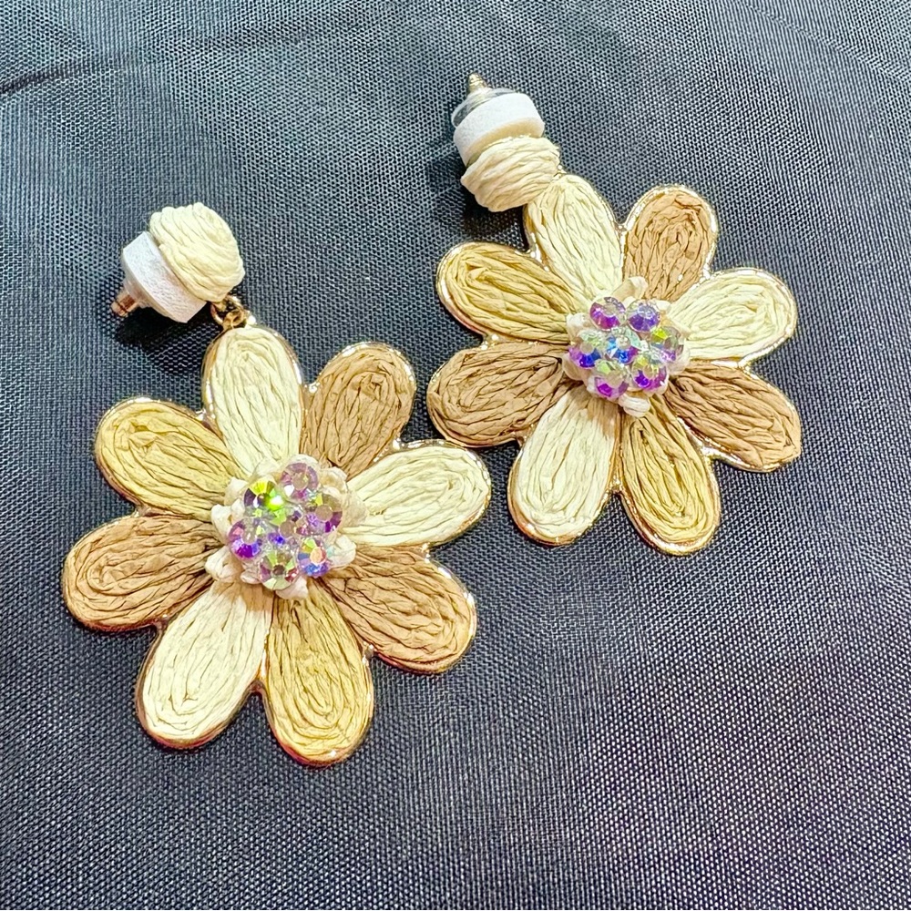 Elegant Floral Earrings in Cream and Brown
